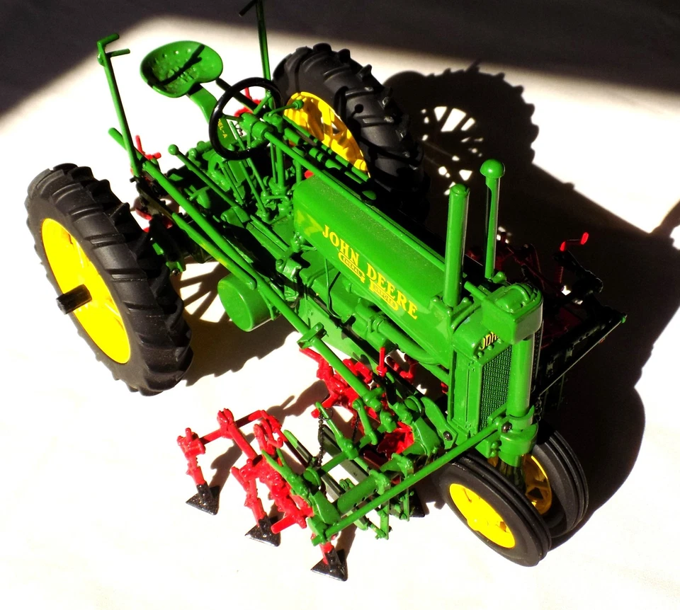 Ertl #5633 Precision Classics #2* ~ The MODEL A TRACTOR w/290 SERIES CULTIVATOR* - Image 3 of 4