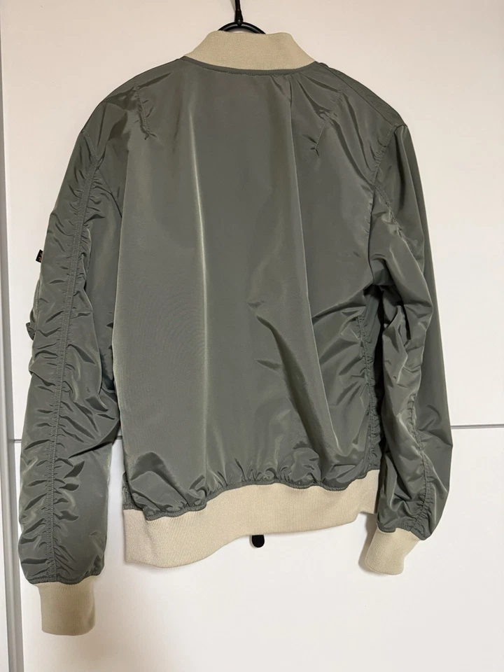 Alpha Industries MA-1, Foto 2 von 3