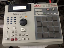 AKAI MPC 2000 XL