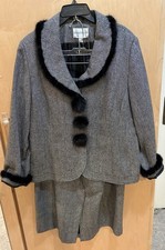VTG Lily  Taylor Couture Black Tweed Gold Accent Jacket Skirt Suit Mink Size 18