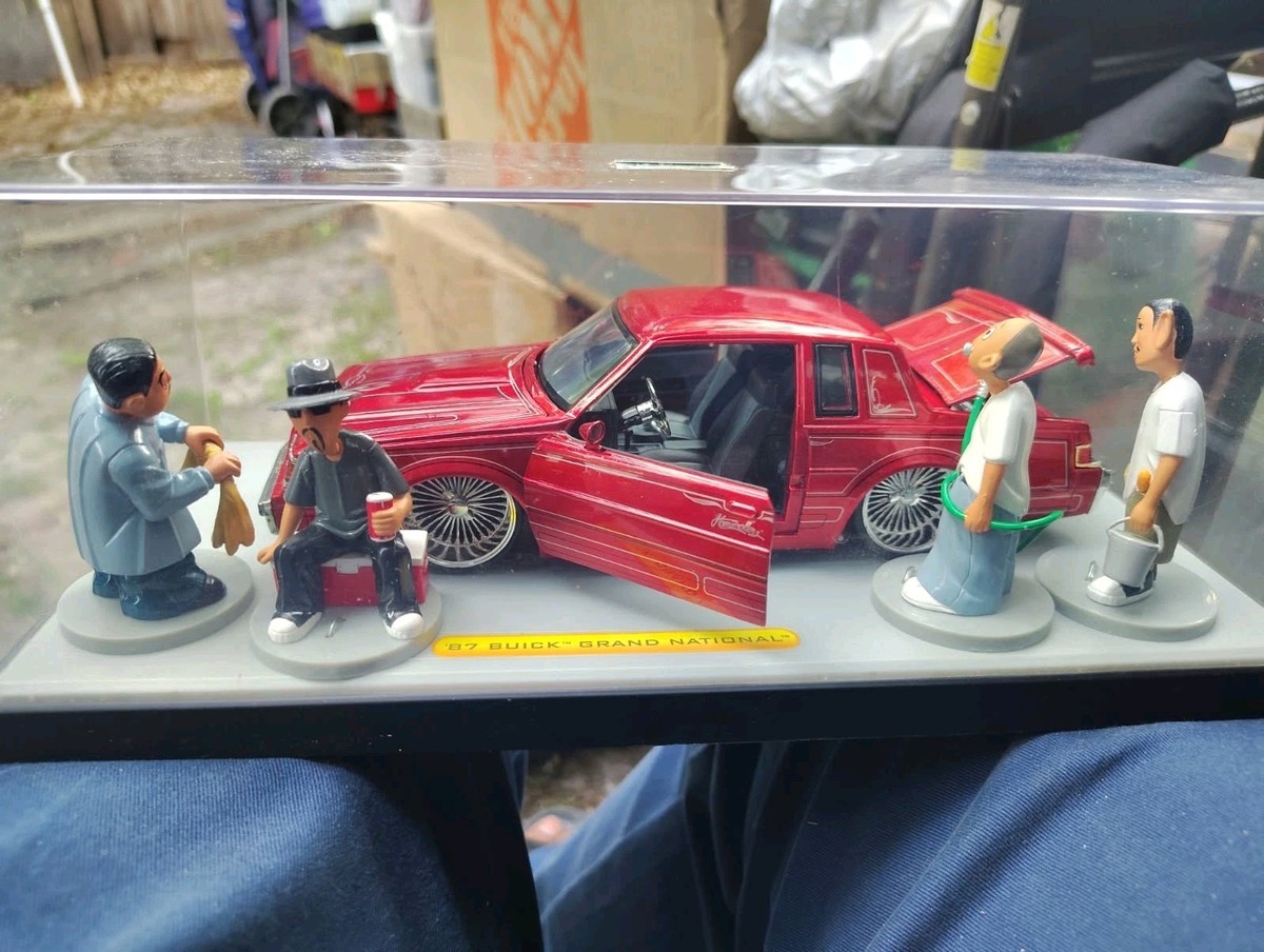 Jada Toys Homie Rollerz Car Wash 87 Buick 1/24 scale figurines in