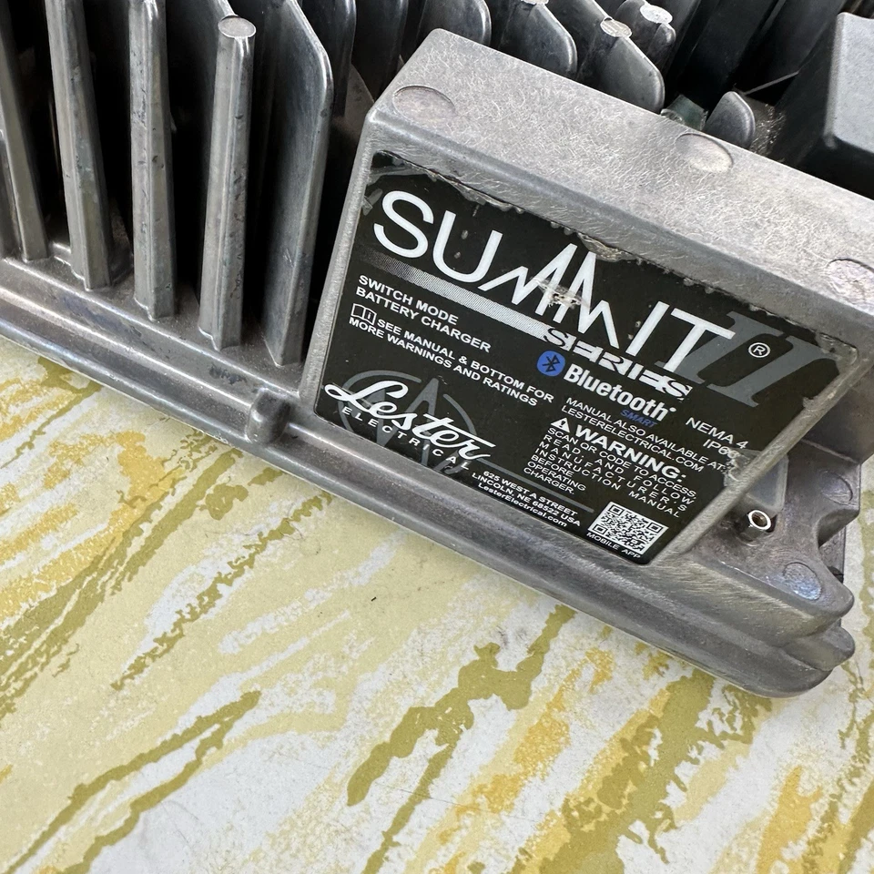 Carregador de bateria para carrinho de golfe Lester Summit II 48V. - Imagem 2 de 4