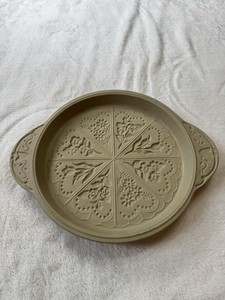STONEWARE BAKING PAN / PIE DISH 9.75" FLORAL DESIGN Stone Flowers Shortbread