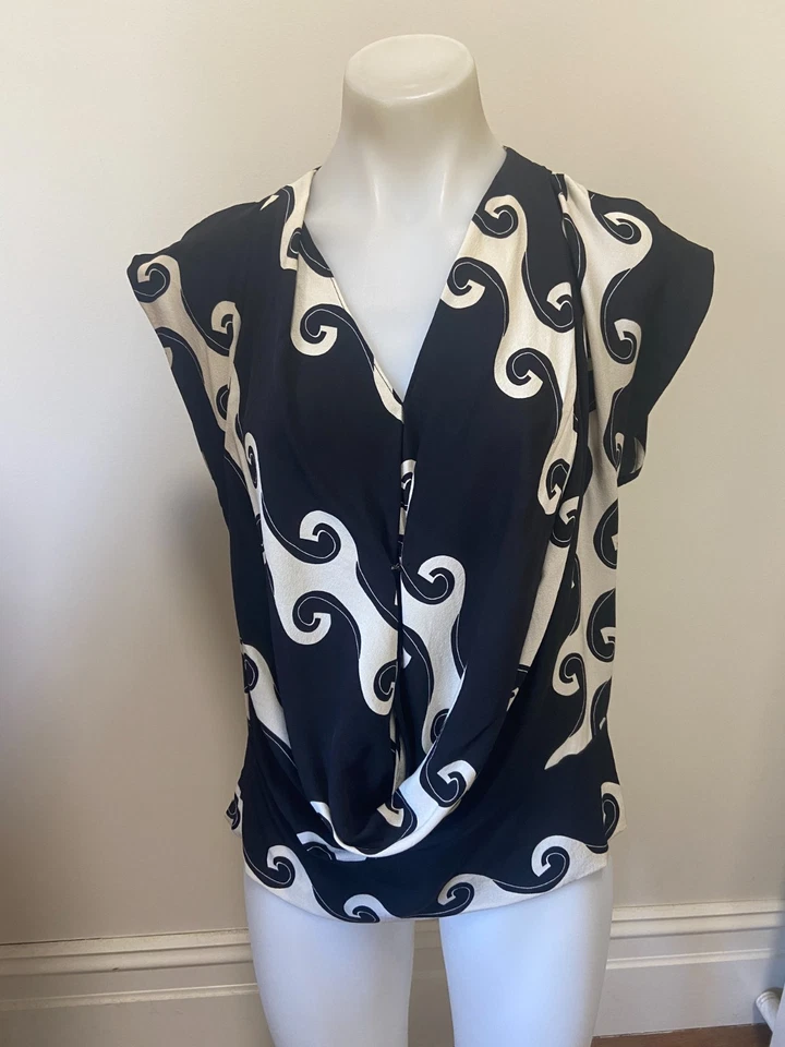 10 (6) Diane Von Furstenberg Silk Blouse Top   *BUY FIVE + ITEMS = FREE POST - image 2 of 4