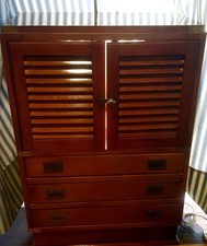 Mobile in stile MARINA mogano 2 ante e 3 cassetti adatto diversi ambienti