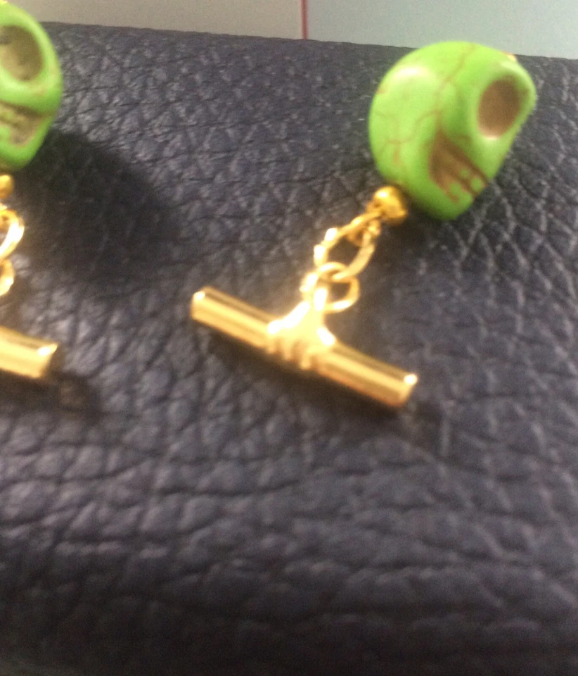 Abotoaduras esculpidas com elos de corrente de caveira em estojo ajustado - Imagem 3 de 4