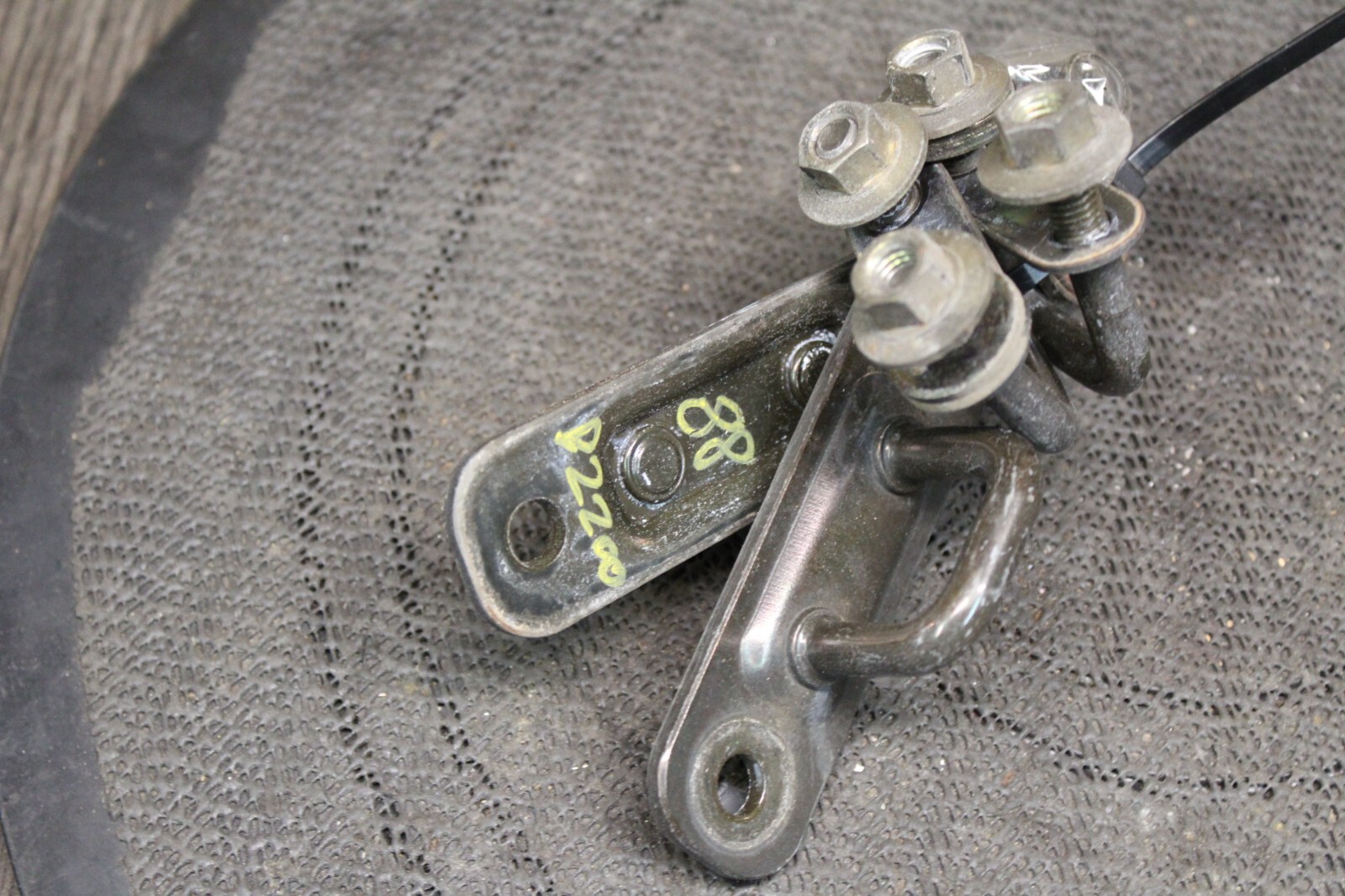 861993 MAZDA B2000 B2200 B2600 TAILGATE HINGES, SPRING LOCKS & CATCHES