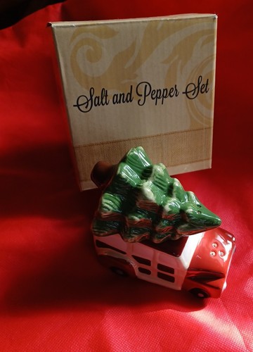 Cracker Barrel Christmas Salt & Pepper - Picture 7 of 11