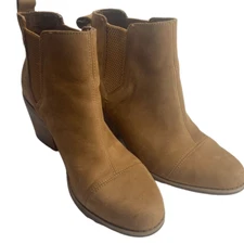 TOMS EVERLY Wm’s Sz 8.5 Tan Oiled Nubuck Leather Pull On Chelsea Bootie Boots