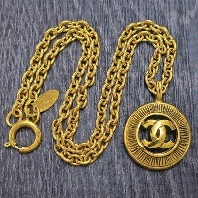 ヴィンテージCHANEL ゴールド ロゴチャーム s-l400.jpg