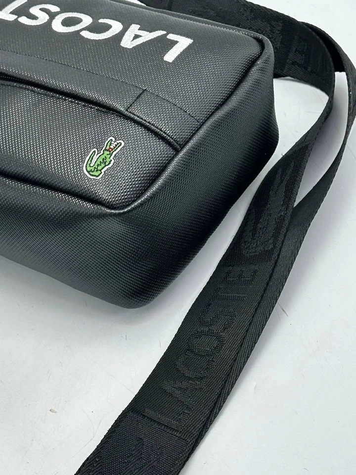 Bolso Mensajero Lacoste Unisex Negro Foto 3 de 4