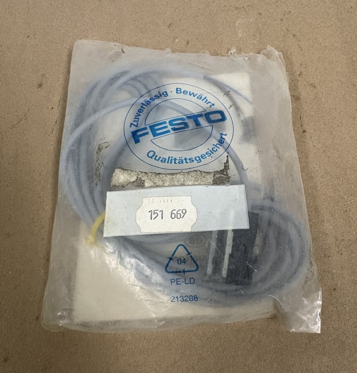 FESTO SME-1-LED-24-B SENSOR PROXIMITY SWITCH 151669 NEW