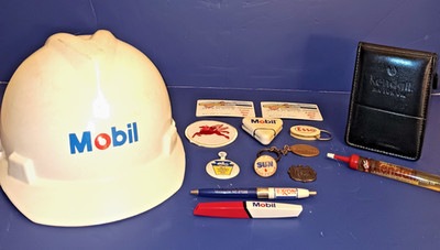 GASOLINE AND OIL  AUTOMOBILIA 14 PIECE LOT - MOBIL GULF EXXON ESSO KENDALL ETC.
