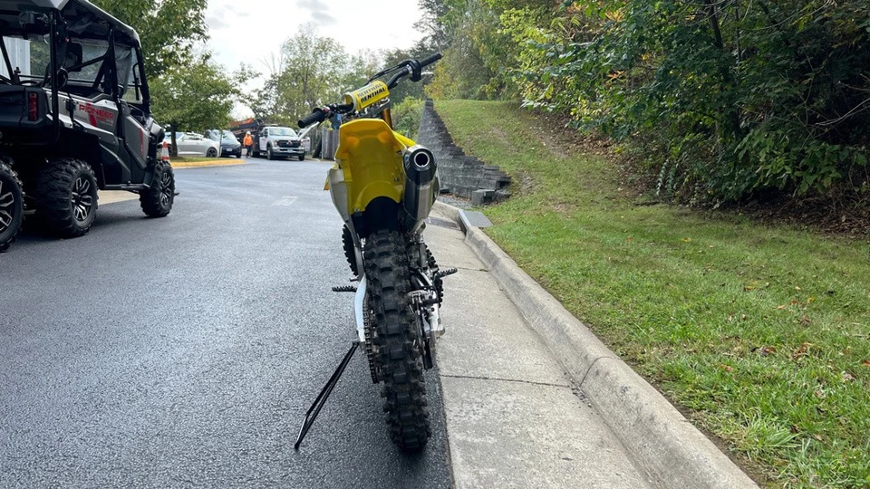 Suzuki RM-Z 250 2025 Foto 4 de 4