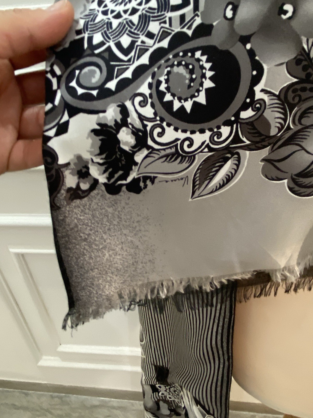 S43 Versace Rectangle Silk Multicolore Scarf 108/… - image 7