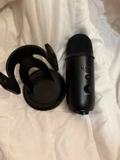 Blue Yeti Professional Multi-Pattern USB Condenser Microphone - Blackout