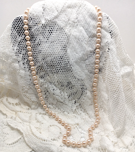 Collana Vintage Monet 28" Filo Annodato 6mm Perle Finte Tonalità Oro Chiusura Scatola - Foto 2 di 5
