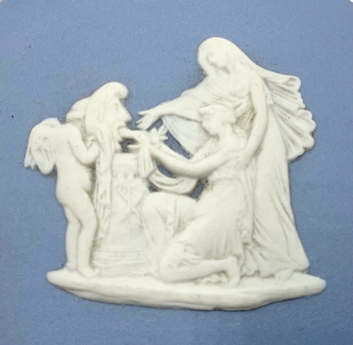 WEDGWOOD BLUE PENTEFOIL BEAN SHAPE JASPERWARE TRINKET BOX - Picture 12 of 12