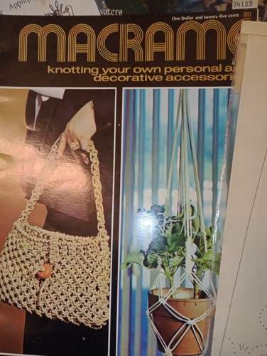 Lot Of Five Vintage Pamphlets/Books And Patterns Macrame, Loons, Candlewick, Etc - Picture 4 of 7