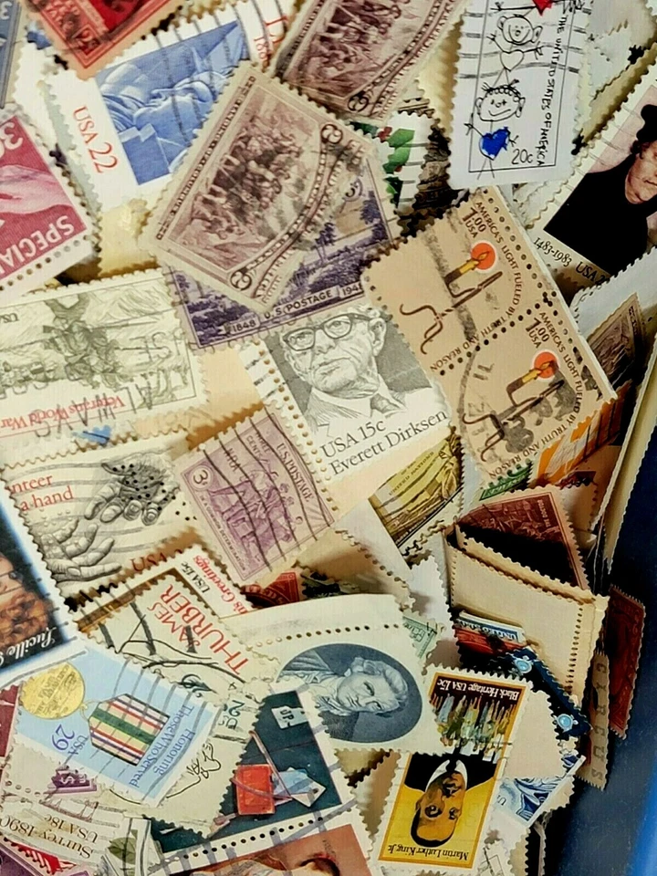 USED lot of over 1000+ mixed US stamps off paper - GREAT value! - Image 3 of 4