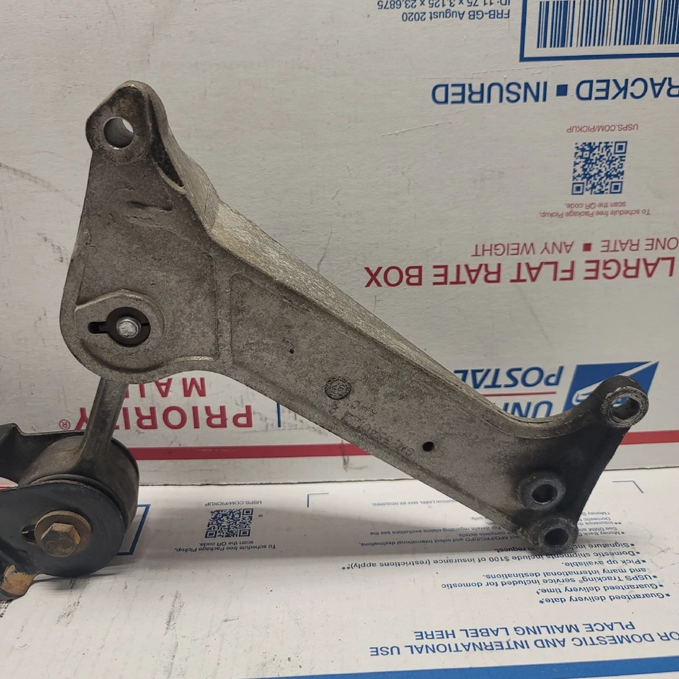 ✅Soporte de montaje de motor delantero derecho 93-02 Cadillac Deville con soporte de montaje de amortiguador Foto 2 de 4