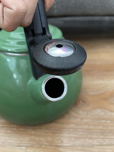 LE CREUSET Tea Pot 1.5 L (1.6 qt) Green Tea Kettle Tea Pot Free Shipping - Picture 3 of 7