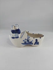 VINTAGE DELFTS BLUE HOLLAND SHOE WITH DUTCH BOY & GIRL 5 1/4" HANDPAINTED AGED.