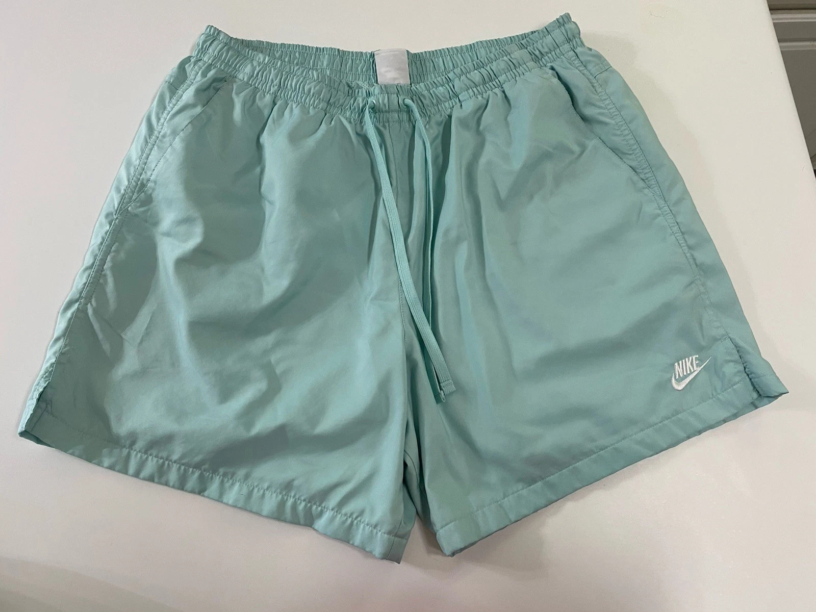Nike Men Sportswear Sport Essential Woven Lined Flow Shorts Mint XL DR5678-382
Opens in a new window