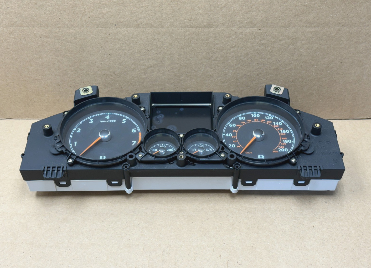 06 07 Bentley Continental Flying Spur Speedometer Instrument Cluster Gauge PO43