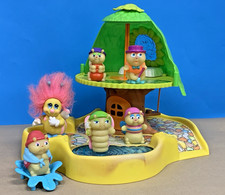 Vintage 1985 Lot Hasbro Glo Land Glo Worm Snugglebumms Friends House Playset