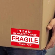 Roll of 500 red fragile warning labels (5x9 cm) | For shipping and packaging