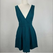 Forever 21 Size Small Deep Jade V Cut Neckline Dress NWT