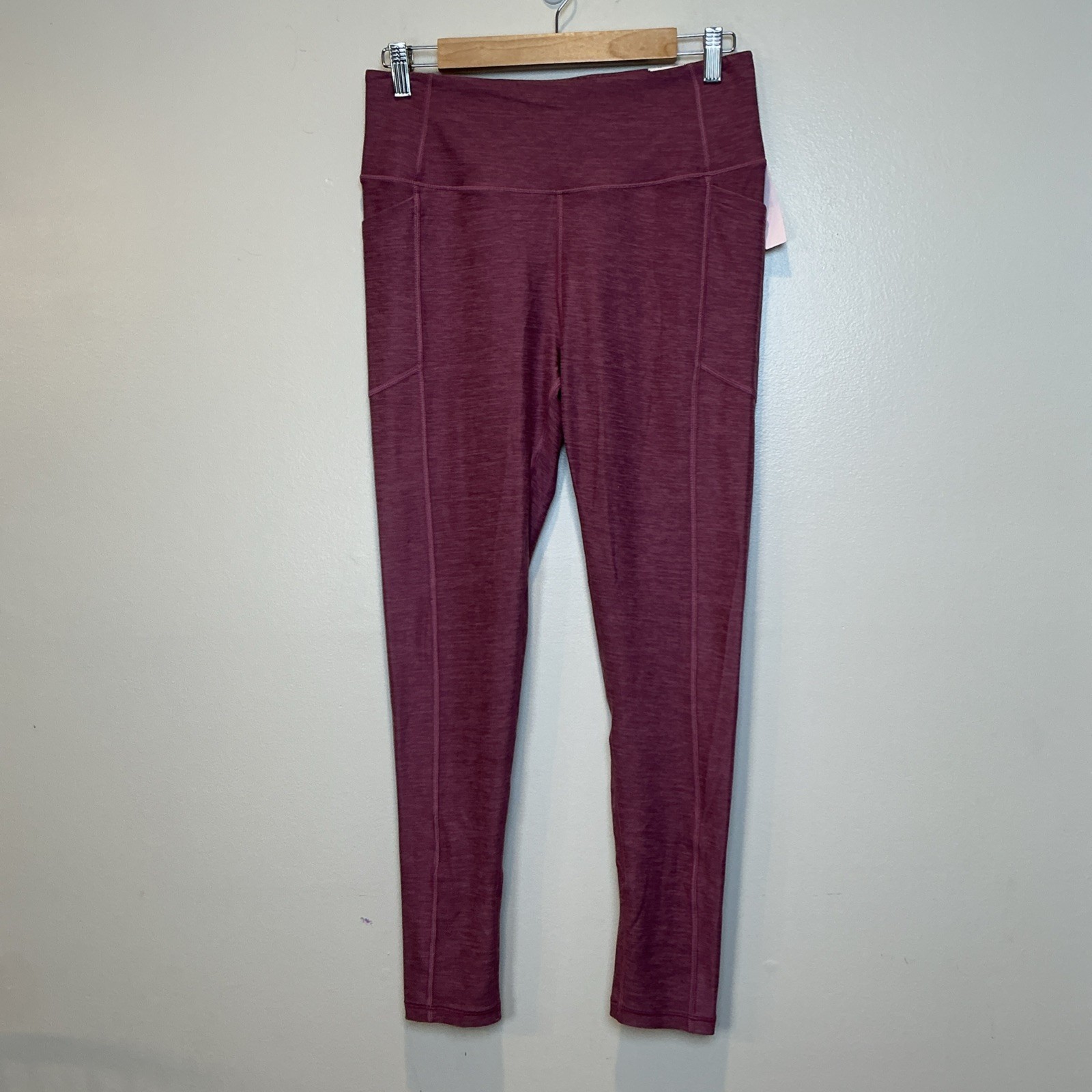 NWT Victoria’s Secret Incredible Essential Legging 28” Inseam Pink Women’s Sz 12