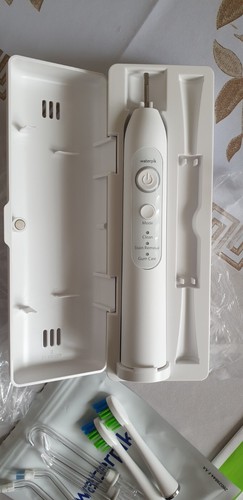 Waterpik Sensonic Complete Care Water Flosser + Spazzolino Elettrico Sonico Bianco - Foto 4 di 14