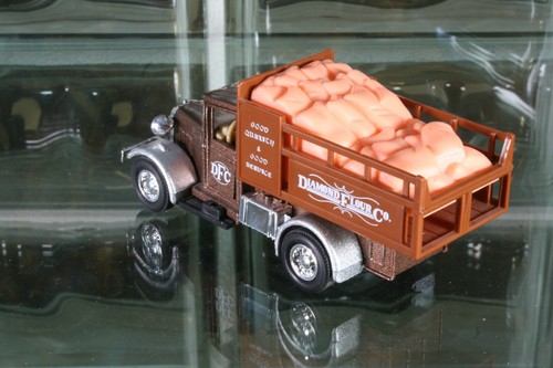 Welly 9350 Diamond Flour Company Delivery Truck - Picture 3 of 3