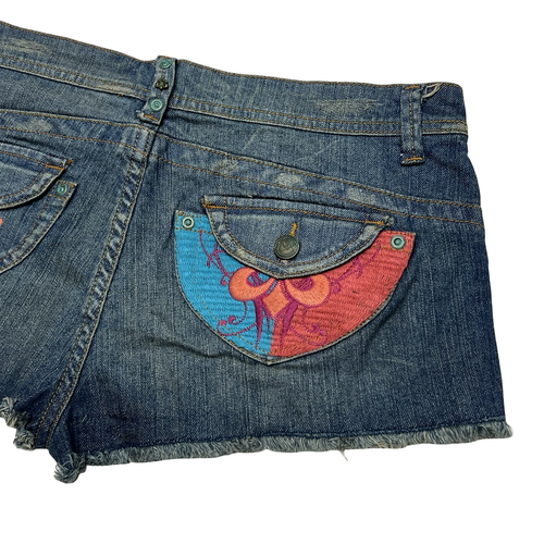 Dereon Shorts Womens 9/10 Denim Embroidered Pockets Beyonce B Day NWT Distressed - Picture 2 of 12
