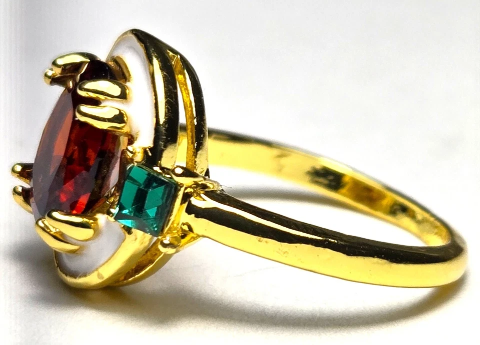Vintage Art Deco Style Oval Lab Created Garnet & Emerald with White Enamel Ring - Image 3 of 4