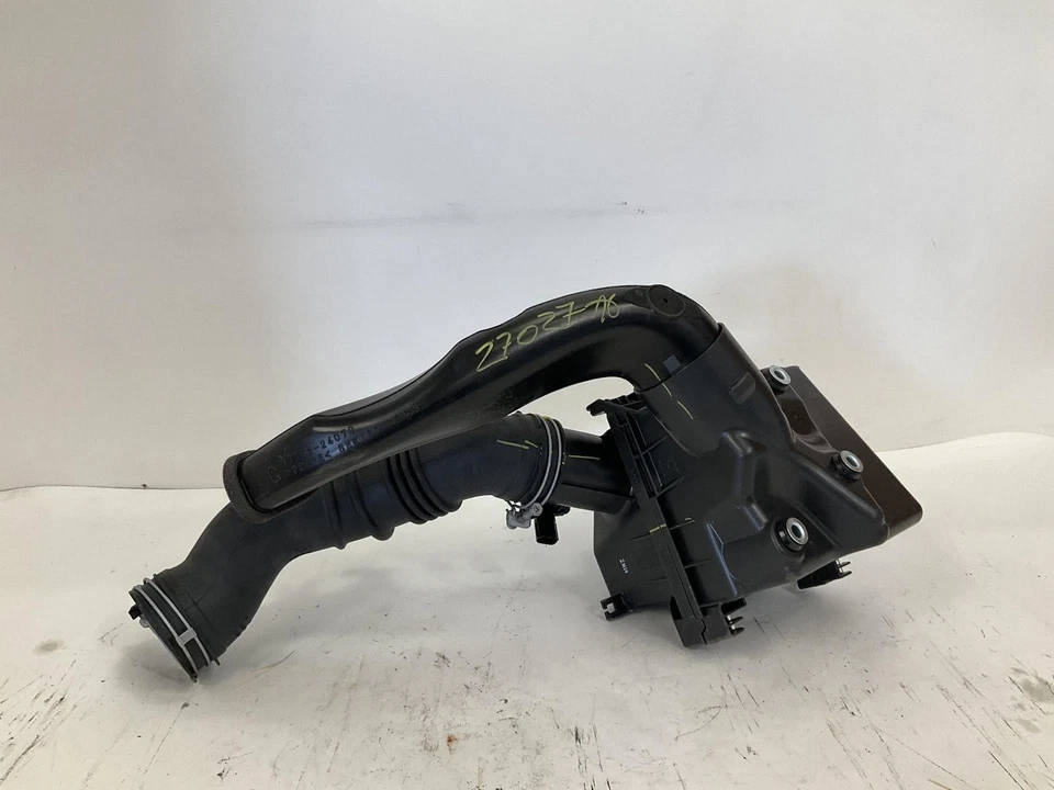 2023-2024 Toyota Prius Air Cleaner Box 17812-24020 Factory OEM Replacement Part Foto 2 de 4