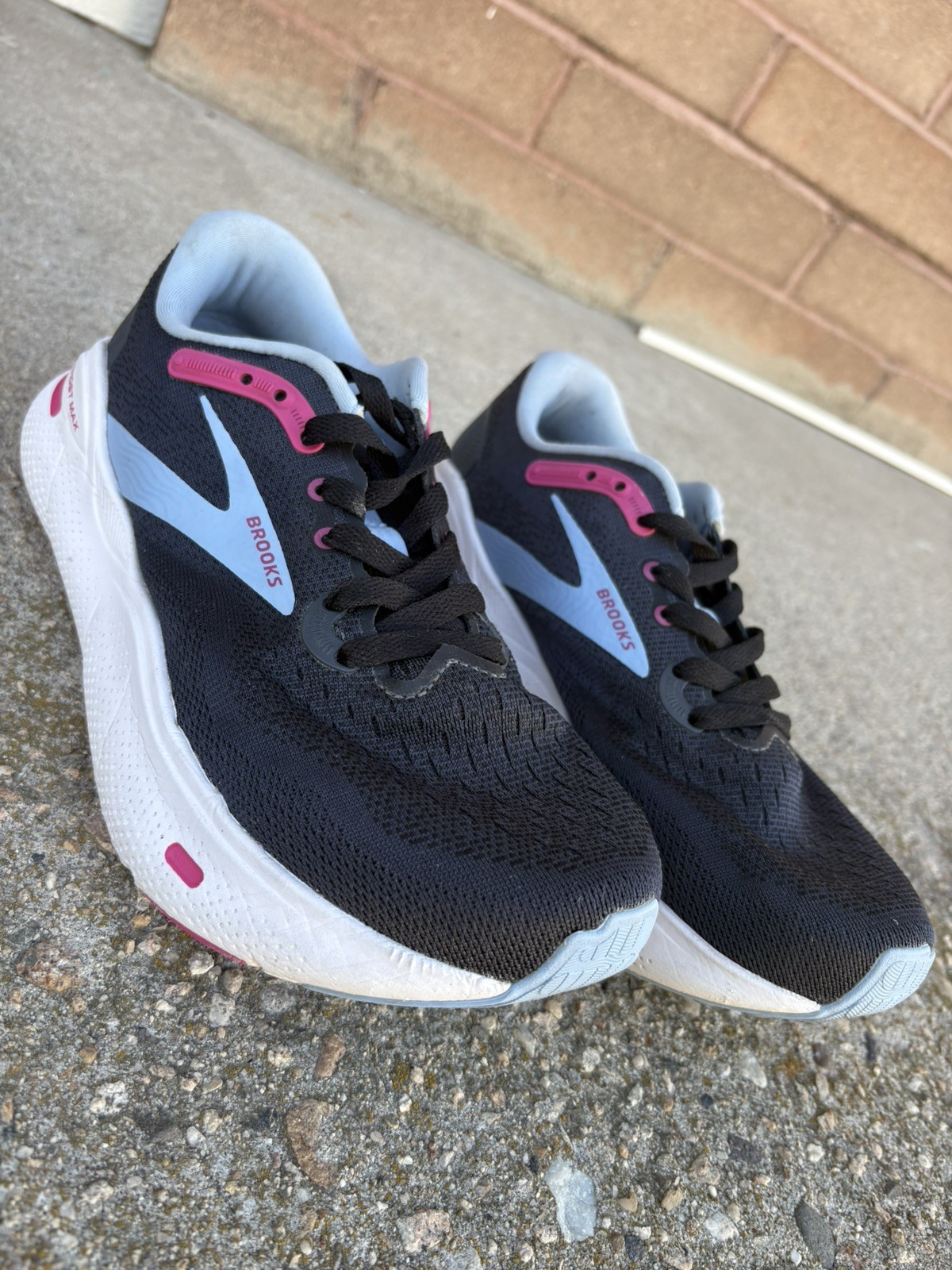Brooks Ghost Max Women's Size 8 EE Cushioned Running Athleti