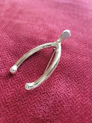 Vintage Smooth Gold Tone Wishbone Brooch Pin  Clasp Costume Fashion Jewelry