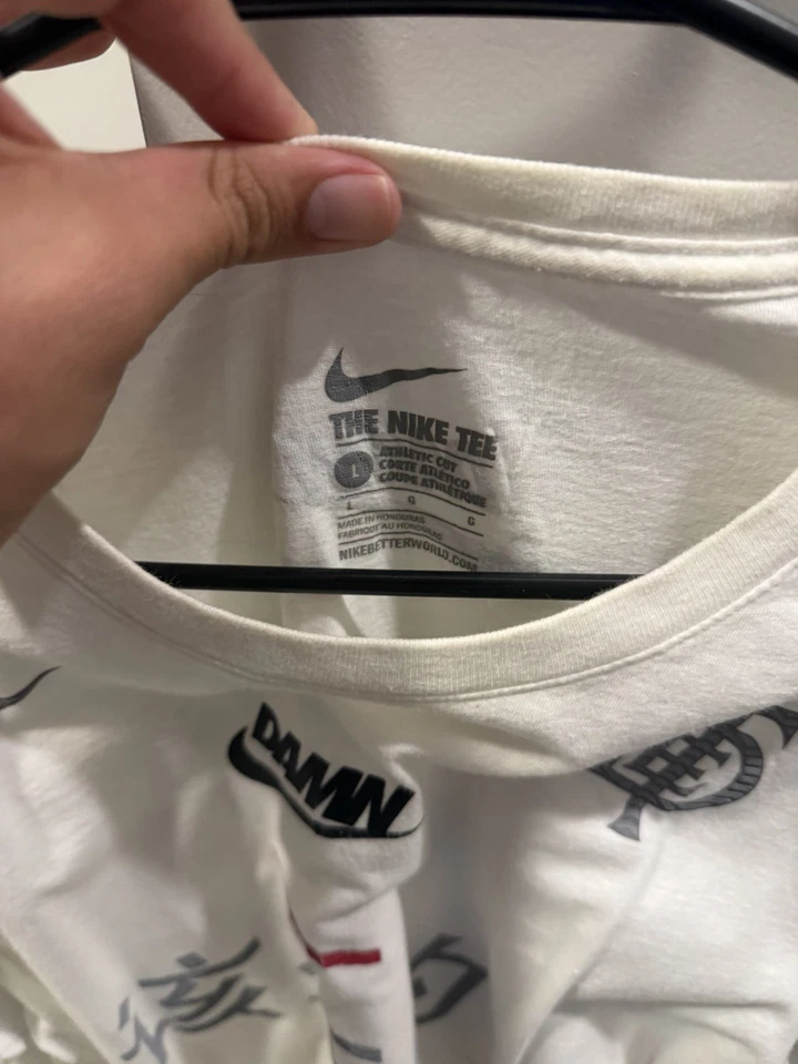 TDE x Nike Swoosh Manga Larga TDE Kendrick Lamar, Talla Grande Para Hombre’s Foto 2 de 2