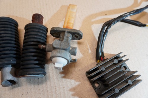 Suzuki DR125 S DR 125 1989 SF43B MODEL bundle pegs fuel tap regulator - Picture 9 of 9