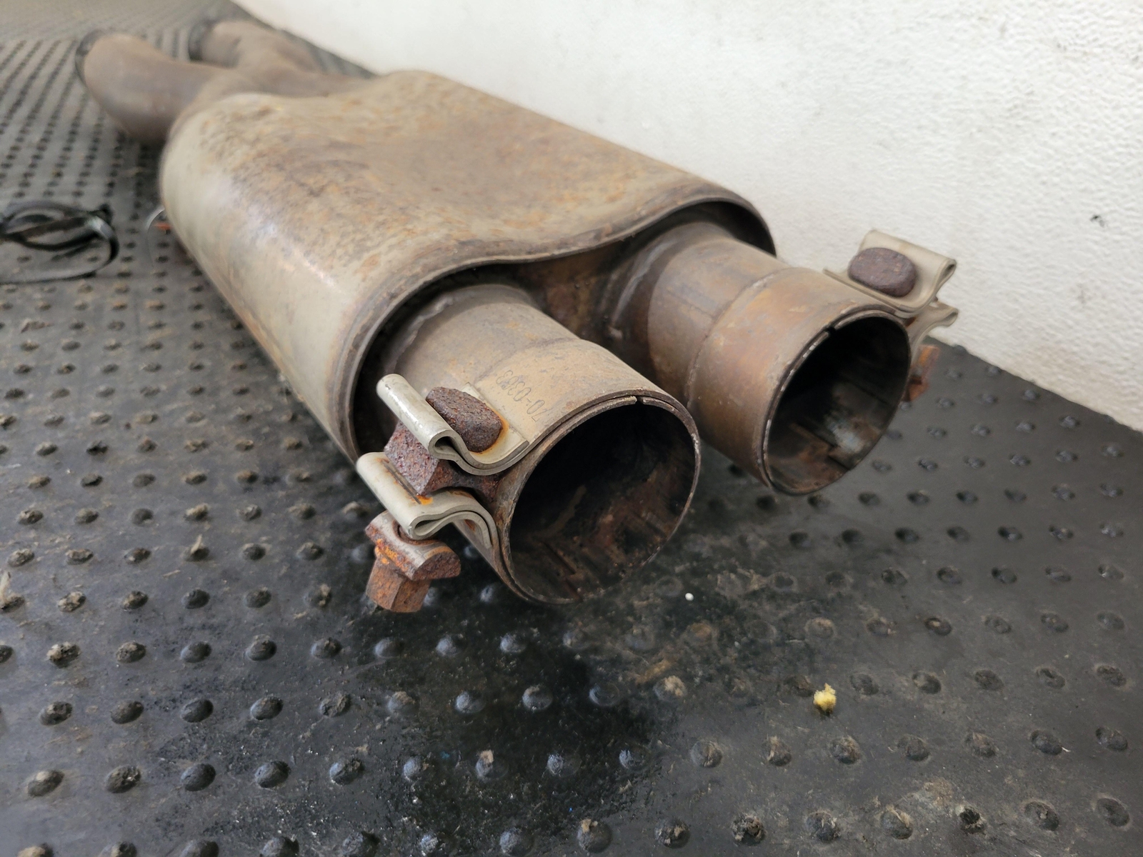 09-18 MASERATI GRANTURISMO 4.2 CENTER EXHAUST X PIPE 2048608001