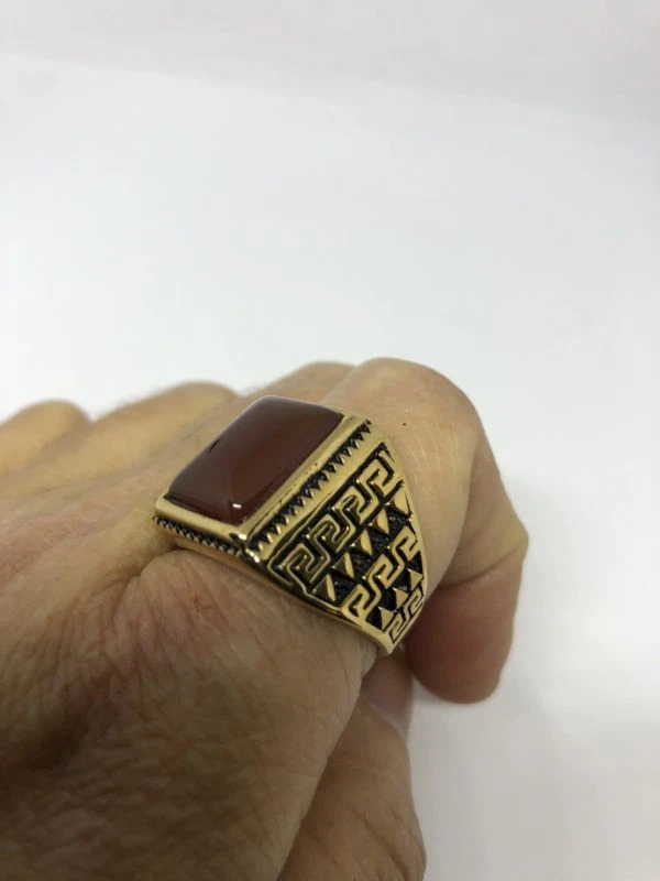 Anillo de cornalina genuino vintage de acero inoxidable dorado talla 11 para hombre de la década de 1980 Foto 2 de 4