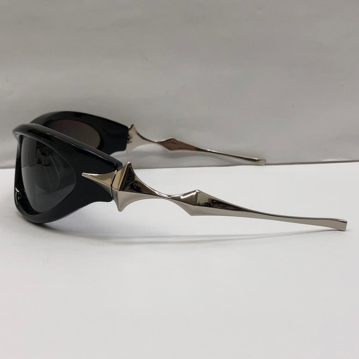 Gentle Monster YYY: Thug Club Sunglasses Black Frame Unisex Gentle Monster YYY: Thug Club Sunglasses Black Frame Unisex