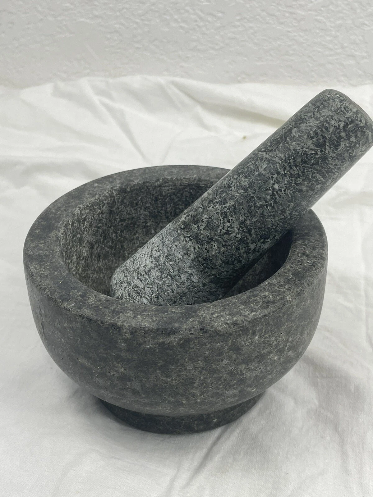 Cole & Mason 5” Granite Mortar and Pestle 4lb Polished Finish England NIB
Opens in a new window or t
