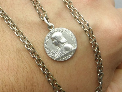 French, Antique Medal & Chain. Saint Joan of Arc, Jeanne d'Arc. Pendant. Sword. - Picture 2 of 10