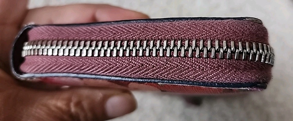 Cartera Gucci GG Supreme Blooms con cremallera. BOLSA ANTIPOLVO CERTIFICADO DE AUTENTICIDAD Y CAJA INCLUIDAS Foto 4 de 4