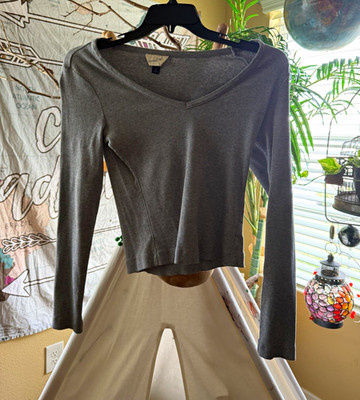 Universal Thread Women's Gray Knit Ribbed V-Neck Long Sleeve Pullover Sweater M