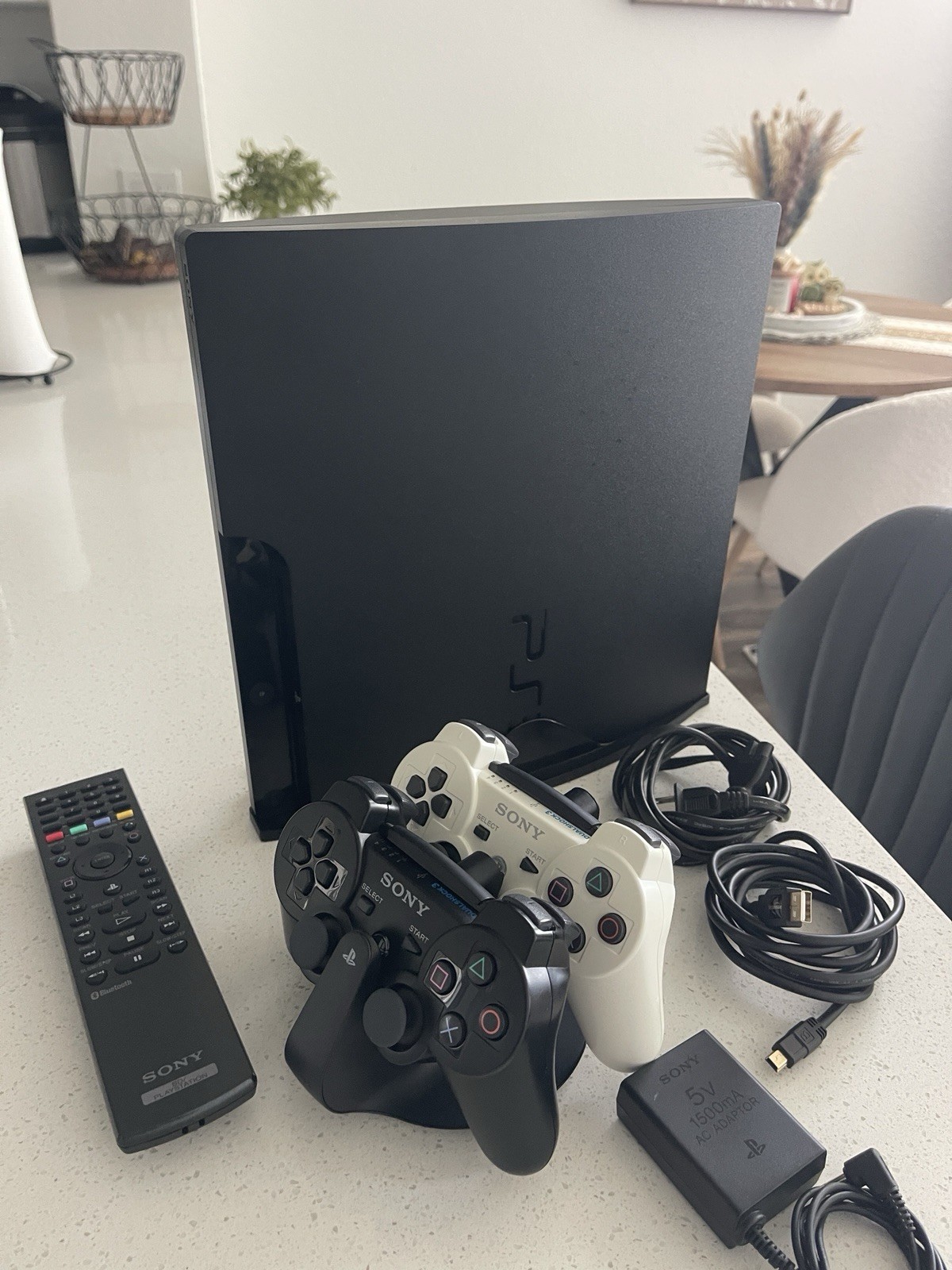 PS3 Slim HEN 160GB 2 Controllers with charger base and media controller